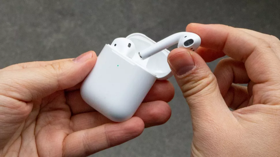  iPhone  AirPods